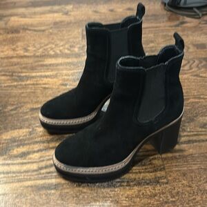 Steve Madden Black sided platform boots